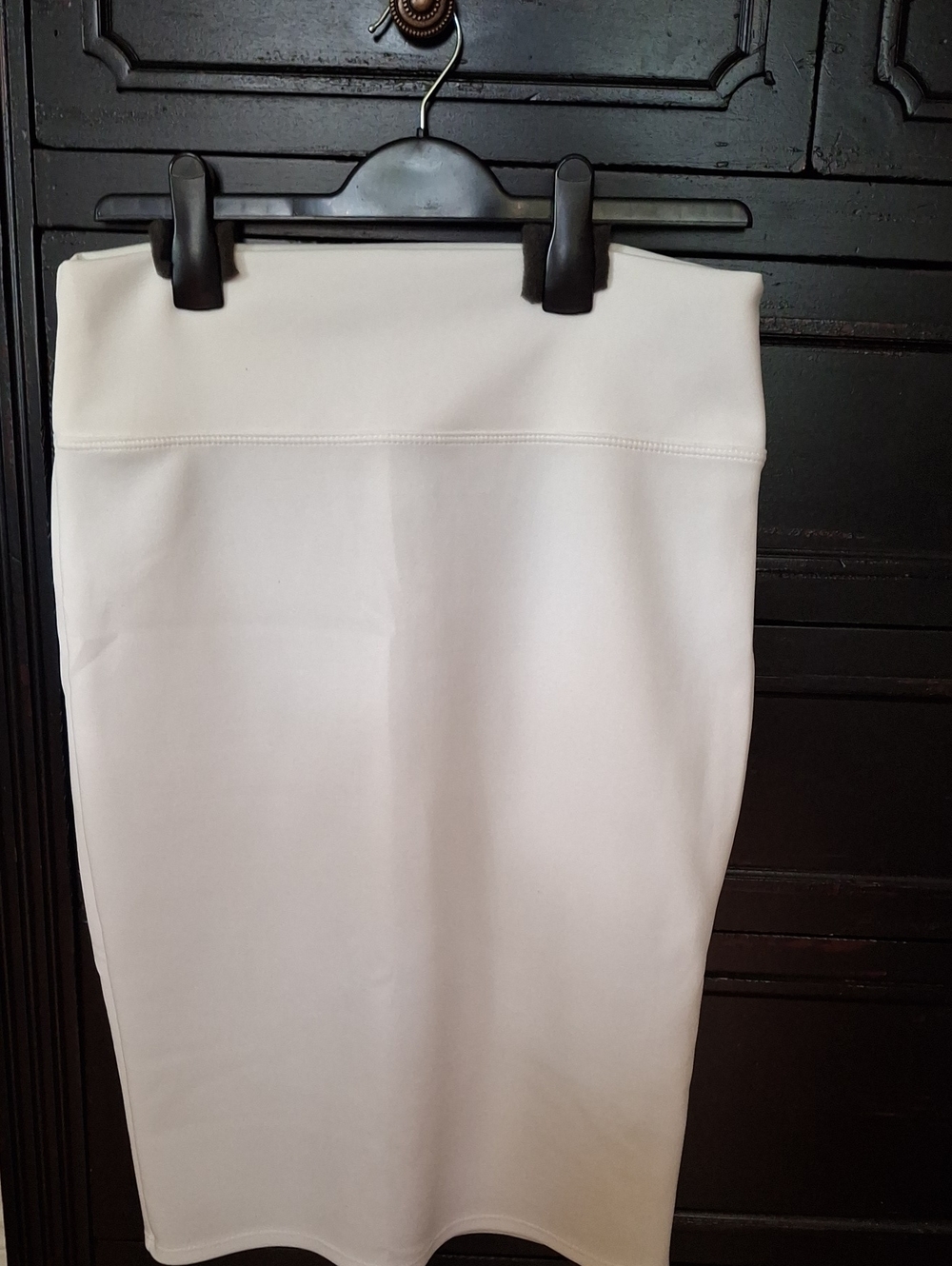 Hybrid & Company Ponte Pencil Skirt in Cream - Classic Women’s Skirt
